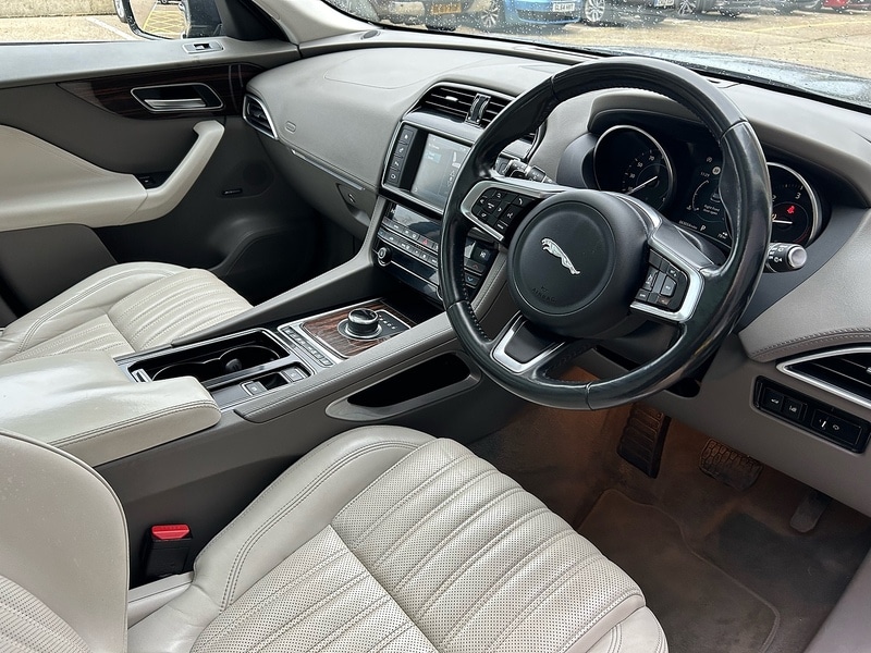 Used Jaguar F-Pace 2017 for sale - 76612648: Photo 9