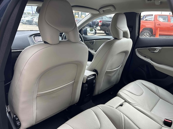 Used Volvo V40 2014 for sale - 76210916: Photo 17