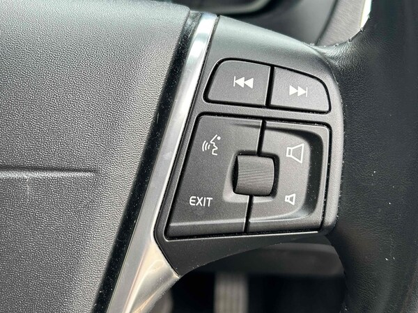 Used Volvo V40 2014 for sale - 76210916: Photo 25