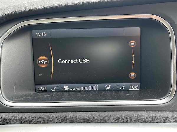 Used Volvo V40 2014 for sale - 76210916: Photo 31
