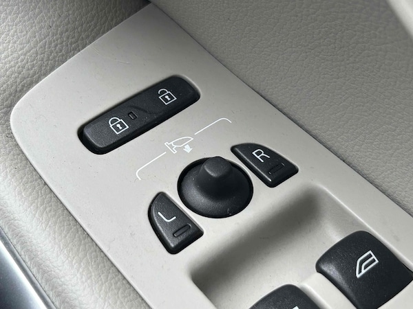 Used Volvo V40 2014 for sale - 76210916: Photo 41