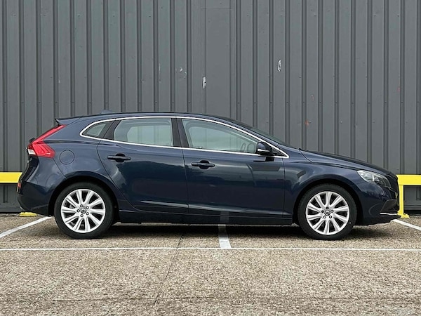 Used Volvo V40 2014 for sale - 76210916: Photo 8