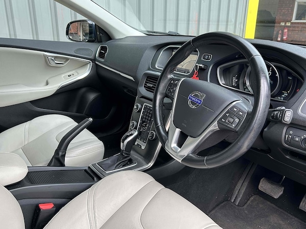 Used Volvo V40 2014 for sale - 76210916: Photo 9