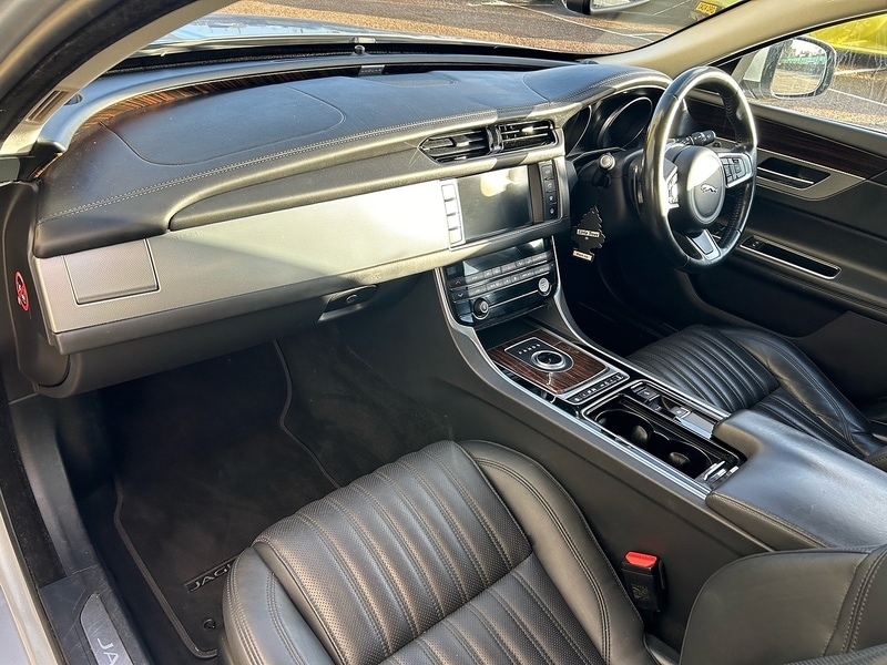 Used Jaguar XF 2017 for sale - 76437083: Photo 15