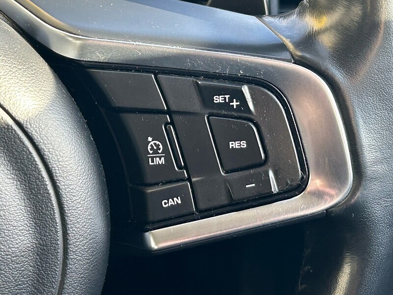 Used Jaguar XF 2017 for sale - 76437083: Photo 24