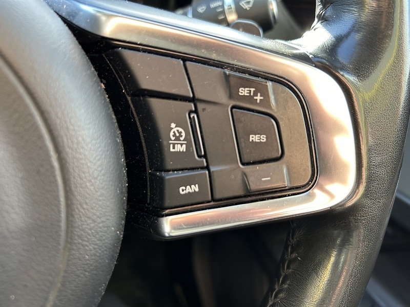 Used Jaguar XF 2017 for sale - 76437083: Photo 9