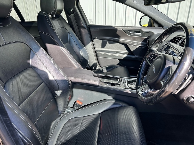 Used Jaguar XE 2017 for sale - 77555865: Photo 10