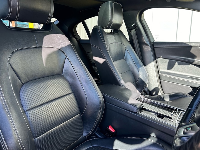 Used Jaguar XE 2017 for sale - 77555865: Photo 11