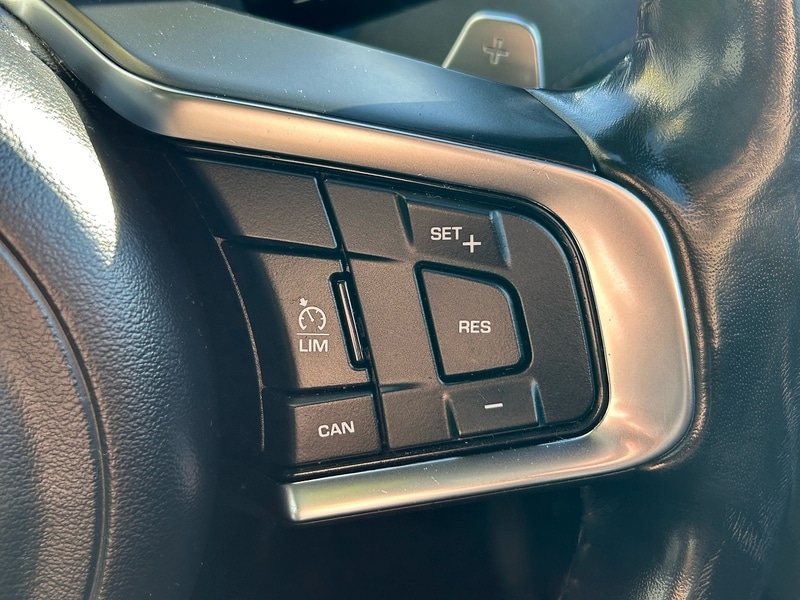 Used Jaguar XE 2017 for sale - 77555865: Photo 24