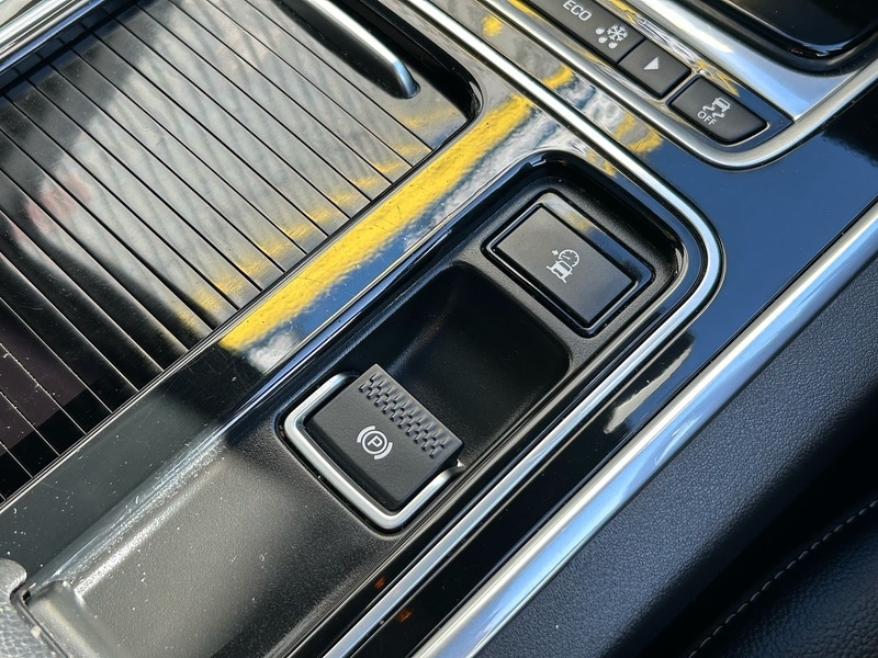 Used Jaguar XE 2017 for sale - 77555865: Photo 30