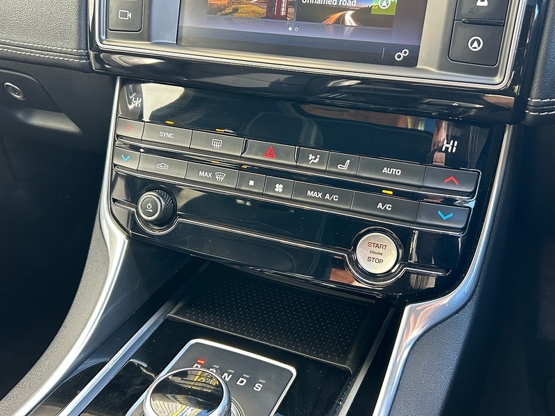 Used Jaguar XE 2017 for sale - 77555865: Photo 33