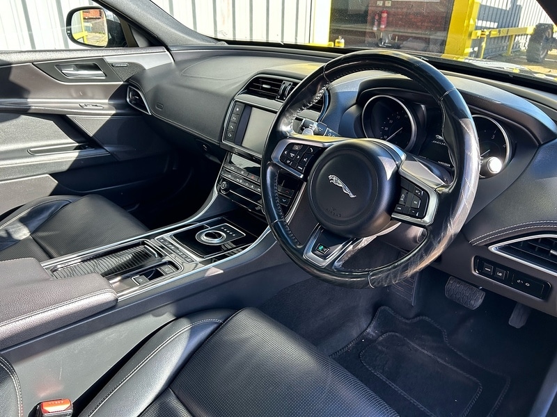 Used Jaguar XE 2017 for sale - 77555865: Photo 9