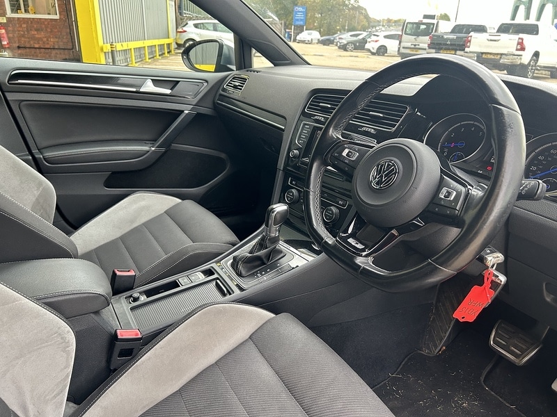 Used Volkswagen Golf 2015 for sale - 76374675: Photo 2