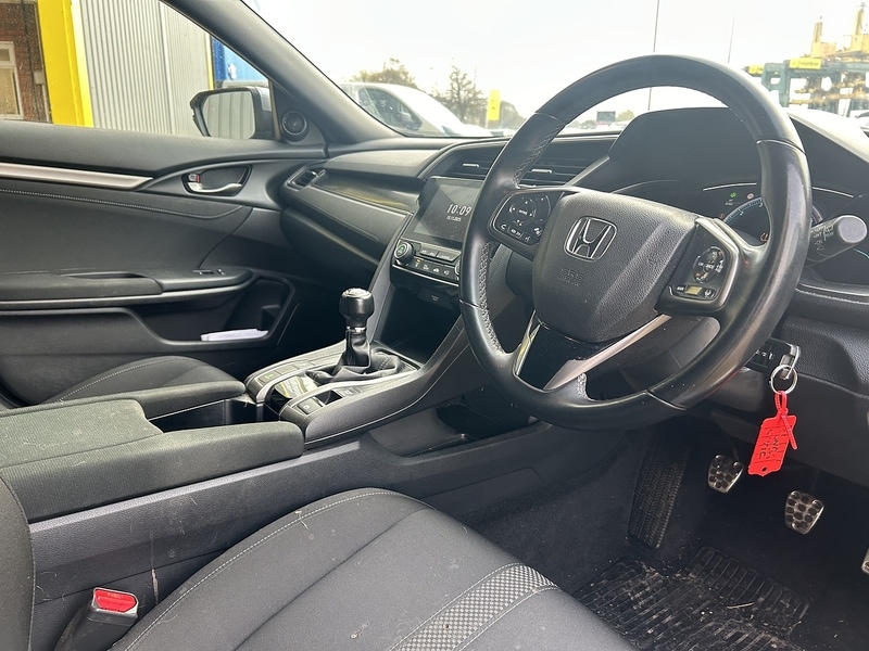 Used Honda Civic 2020 for sale - 76589053: Photo 2