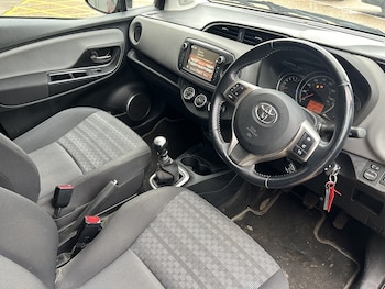 Used Toyota Yaris 2017 for sale - 76426362: Photo