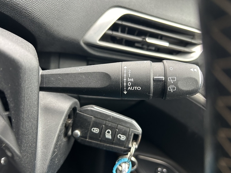 Used Peugeot 3008 2017 for sale - 77038579: Photo 25