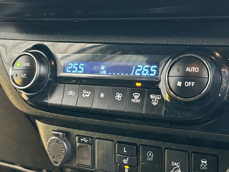 Used Toyota Hilux 2022 for sale - 76798801: Photo 31