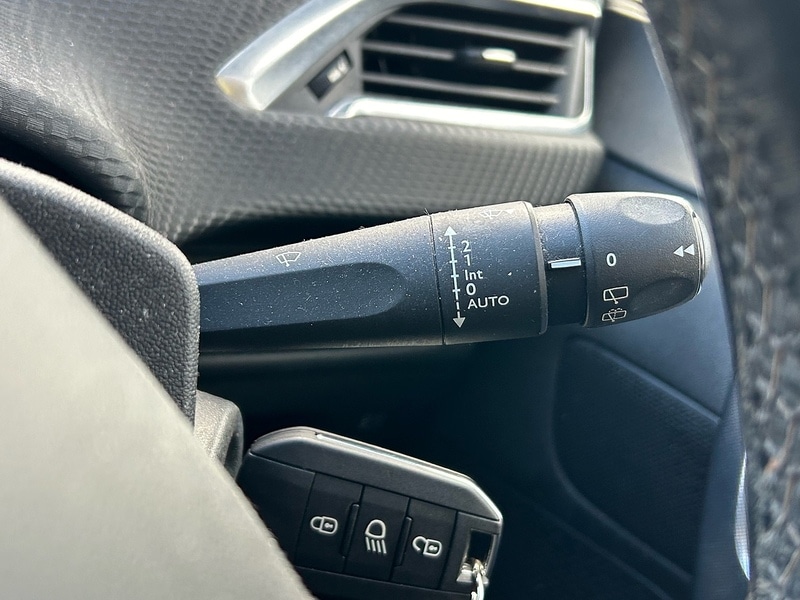 Used Peugeot 2008 2017 for sale - 77234445: Photo 8