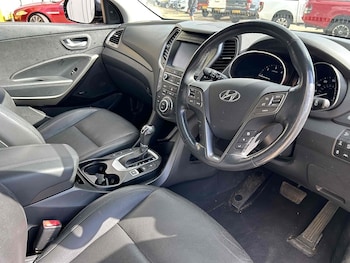 Used Hyundai Santa Fe 2017 for sale - 76106368: Photo 2