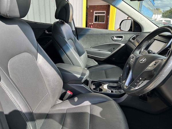 Used Hyundai Santa Fe 2017 for sale - 76106368: Photo 3