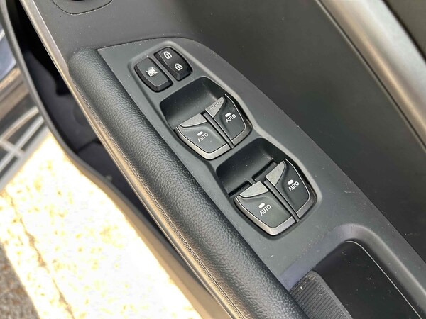 Used Hyundai Santa Fe 2017 for sale - 76106368: Photo 8