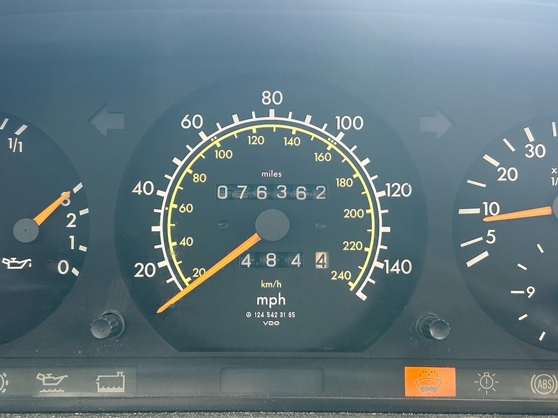 Used Mercedes-Benz E Class 1995 for sale - 77236879: Photo 5