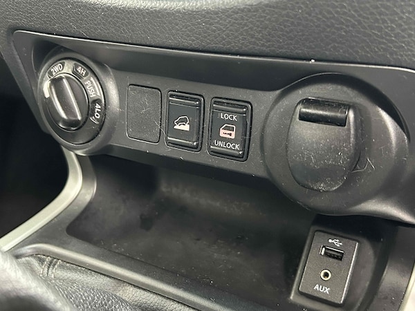 Used Nissan Navara 2016 for sale - 76292116: Photo 42