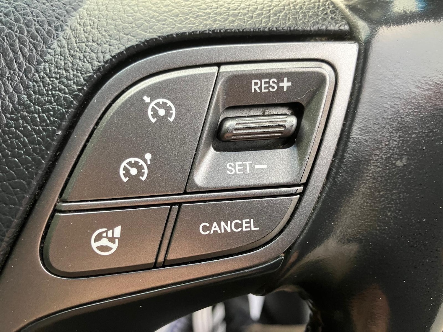 Used Hyundai Santa Fe 2014 for sale - 76330378: Photo 22