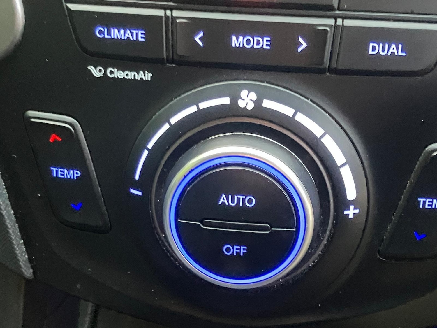 Used Hyundai Santa Fe 2014 for sale - 76330378: Photo 24