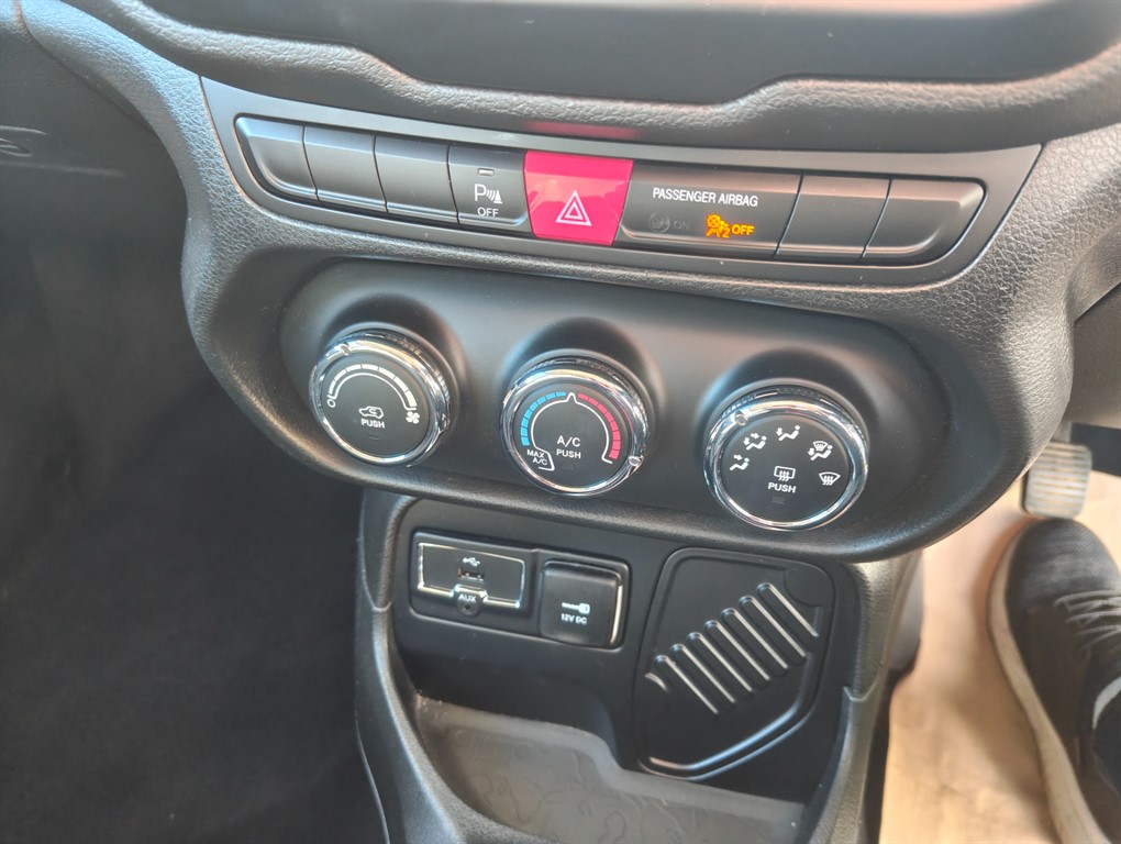 Used Jeep Renegade 2016 for sale - 77225423: Photo 13