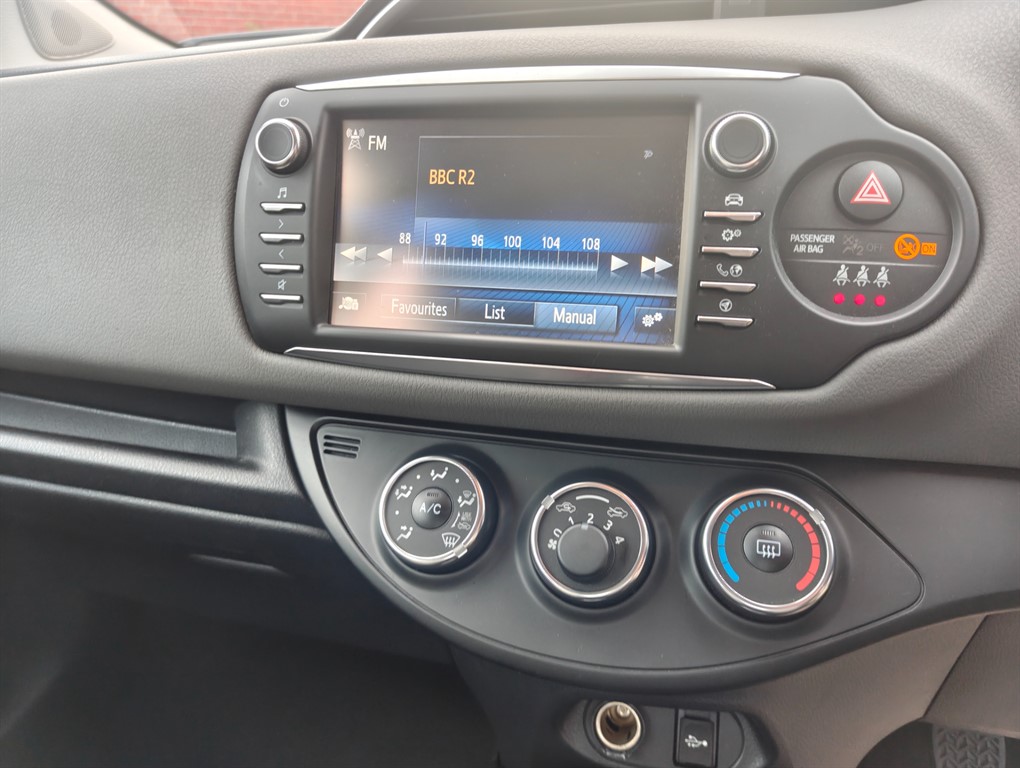 Used Toyota Yaris 2017 for sale - 76894971: Photo 11