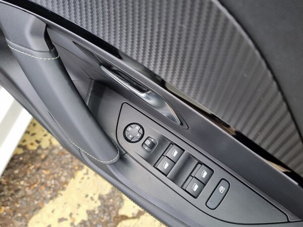Used Peugeot 2008 2022 for sale - 75571130: Photo 8