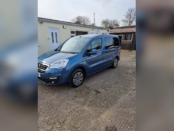 2018 - Wheelchair Access Ramp Winch 5-Door