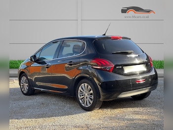 Used Peugeot 208 2016 for sale - 76509402: Photo