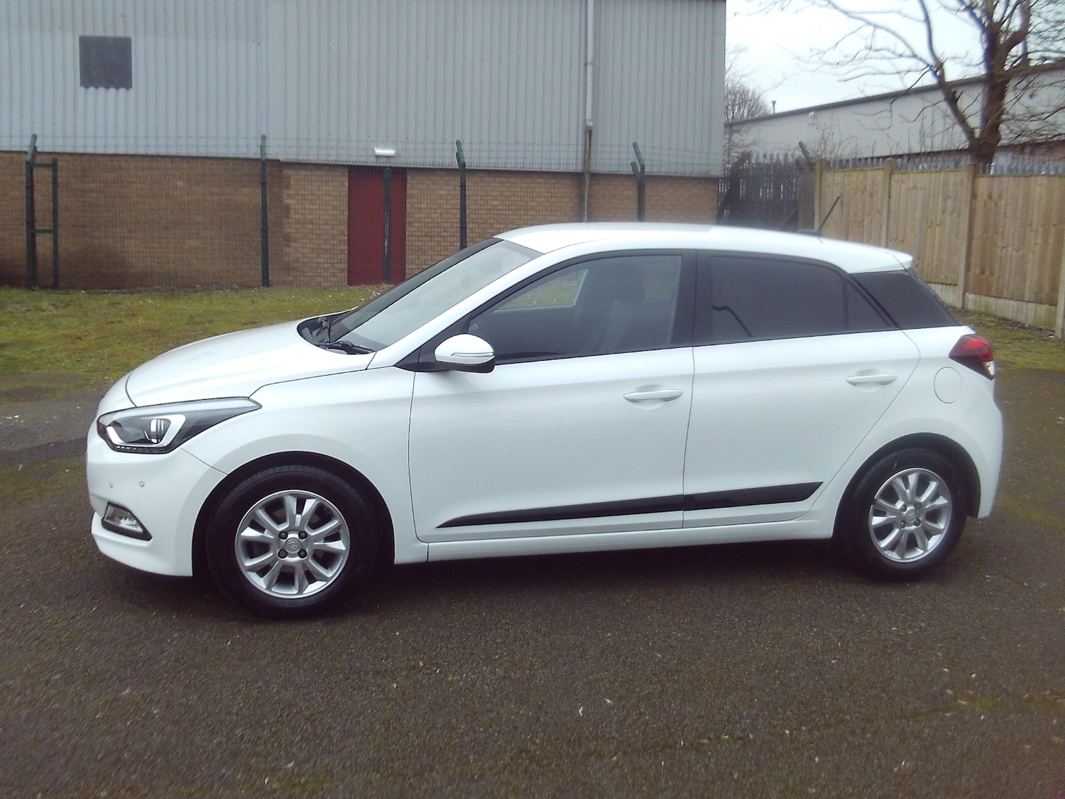 Used Hyundai i20 2017 for sale - 77802697: Photo 4