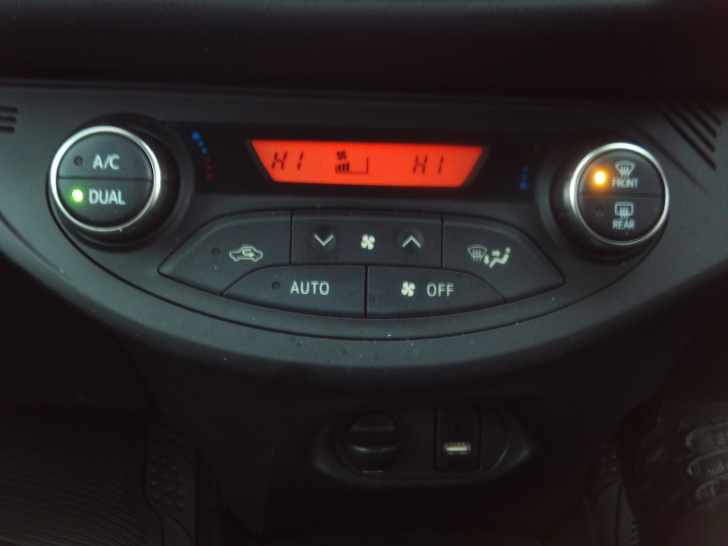 Used Toyota Yaris 2015 for sale - 77406414: Photo 25