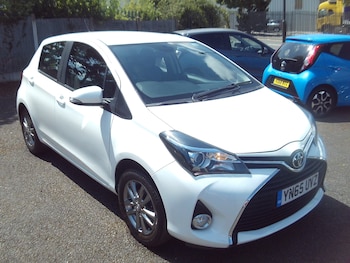 Used Toyota Yaris 2015 for sale - 79206996: Photo