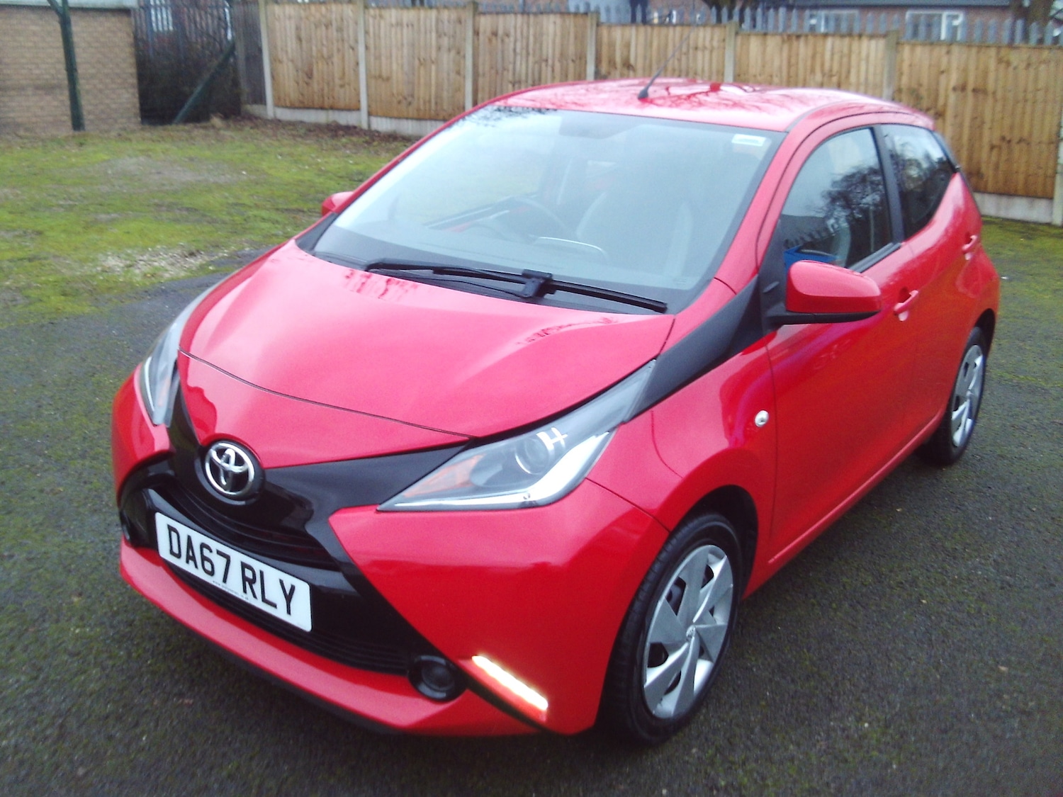 Used Toyota AYGO 2017 for sale - 76969811: Photo 3