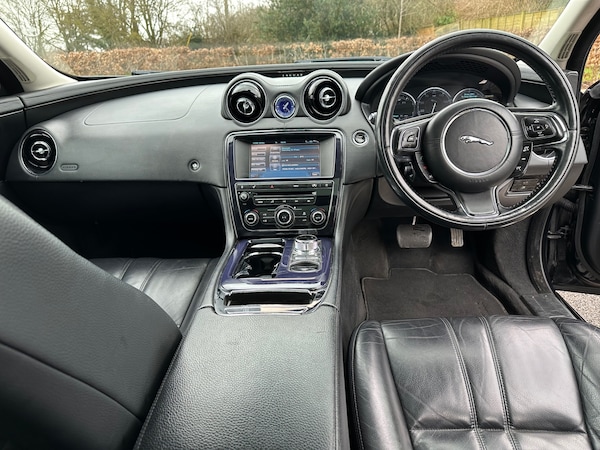 Used Jaguar XJ 2010 for sale - 73822824: Photo 20
