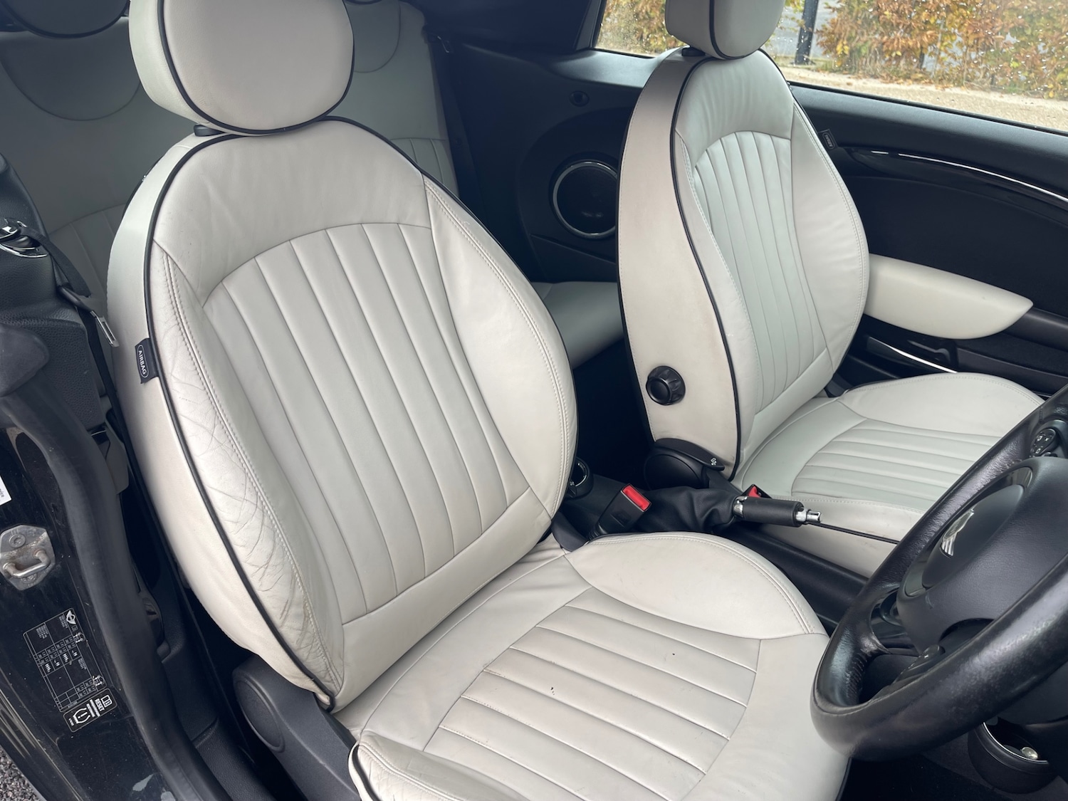 Used MINI Convertible 2011 for sale - 76255505: Photo 10