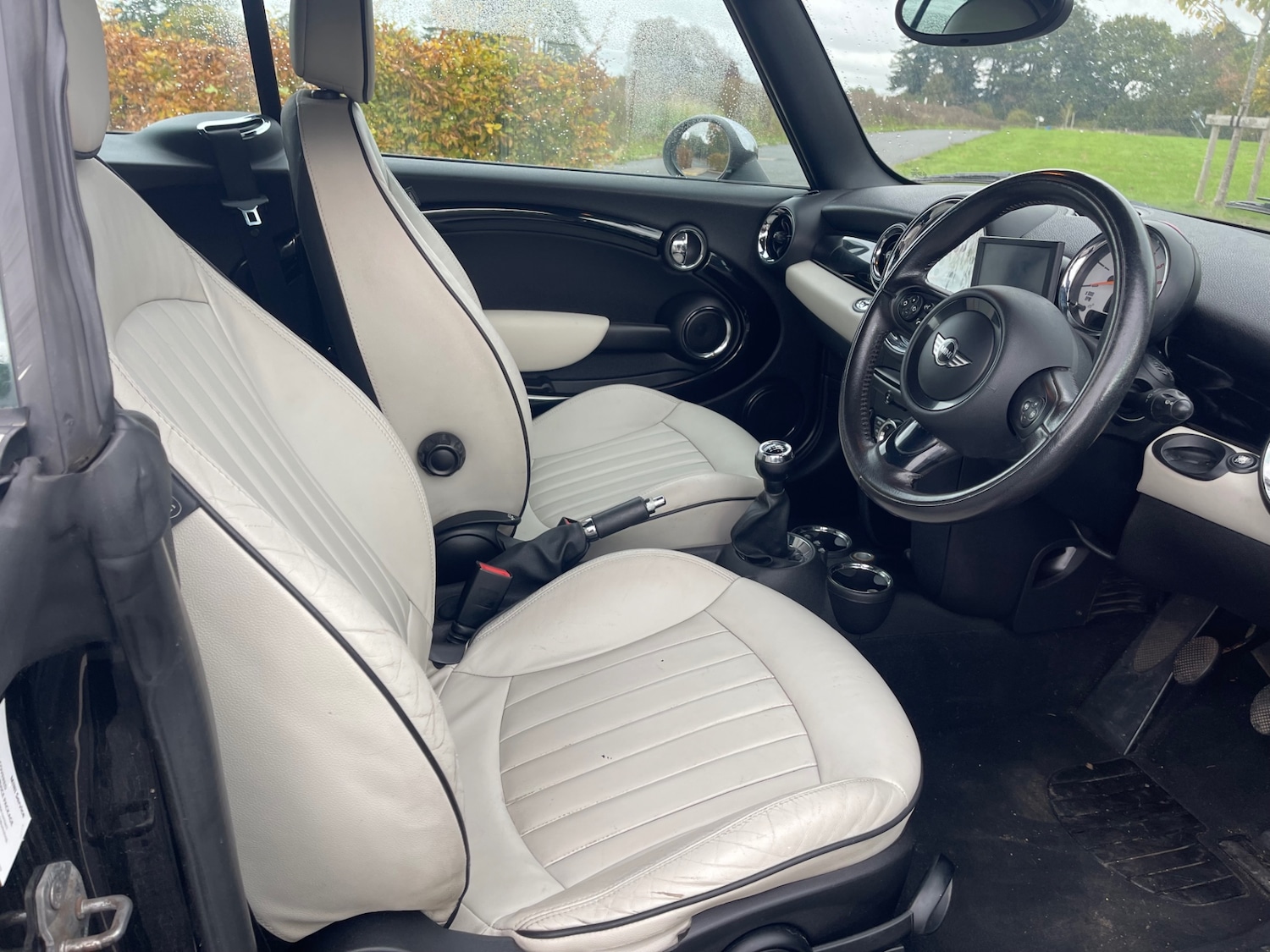 Used MINI Convertible 2011 for sale - 76255505: Photo 11