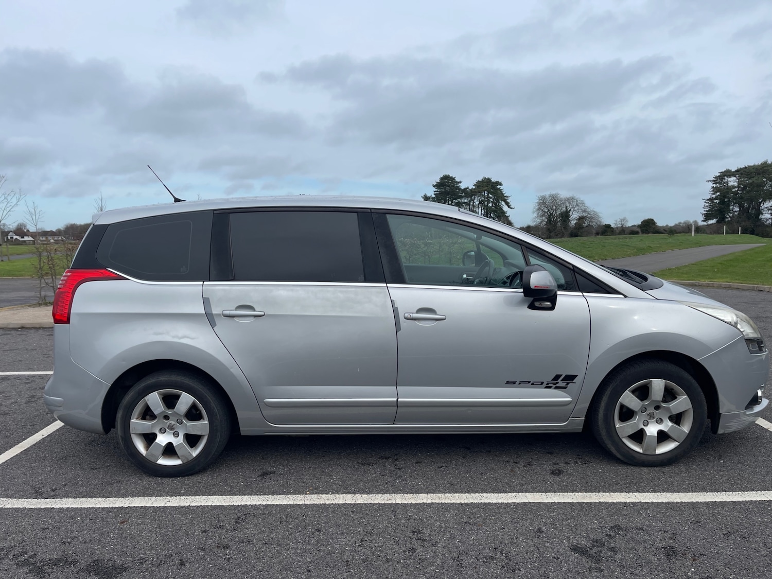 Used Peugeot 5008 2010 for sale - 77964987: Photo 8