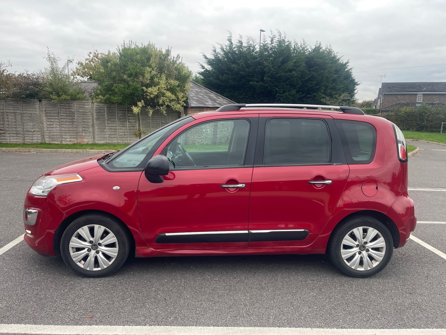 Used Citroen C3 Picasso 2013 for sale - 76302616: Photo 4