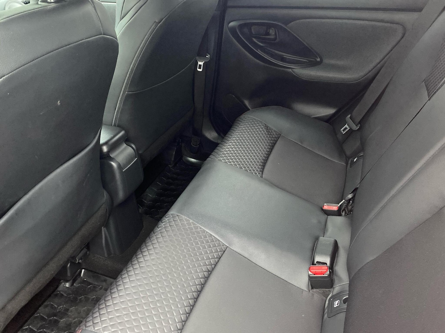 Used Toyota Yaris 2020 for sale - 76730608: Photo 12