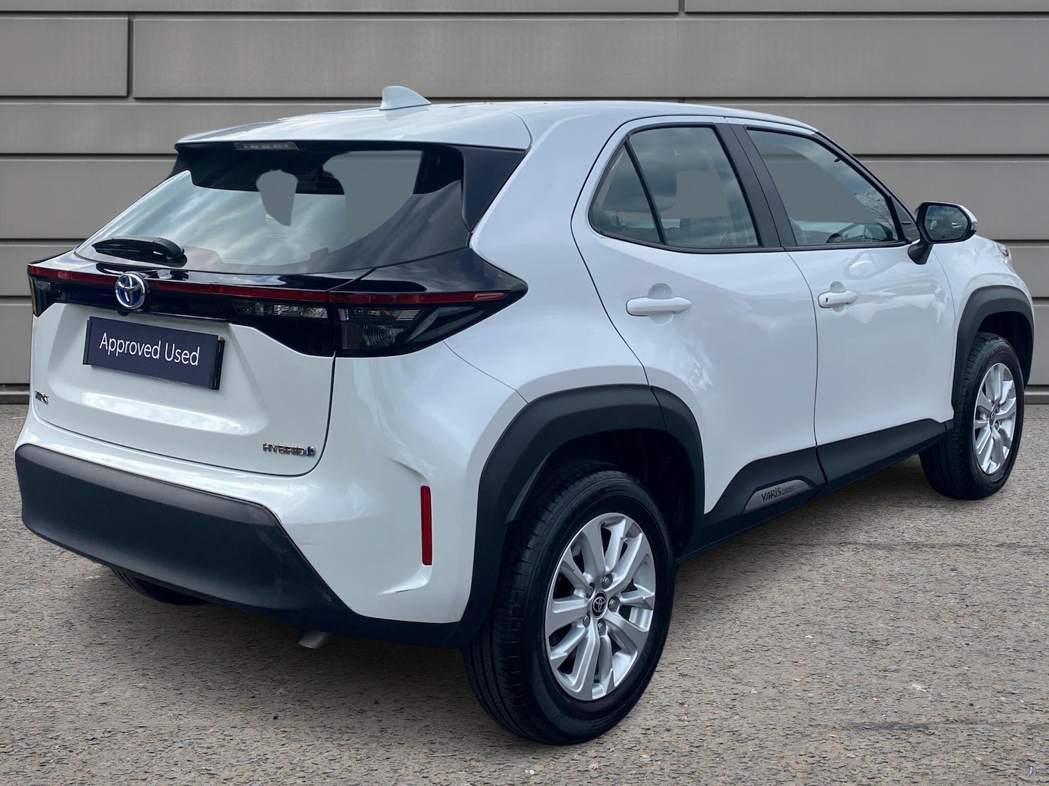 Used Toyota Yaris Cross 2023 for sale - 76111220: Photo 2