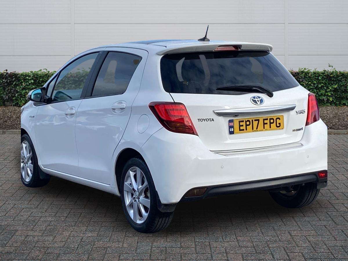 Used Toyota Yaris 2017 for sale - 76730727: Photo 2