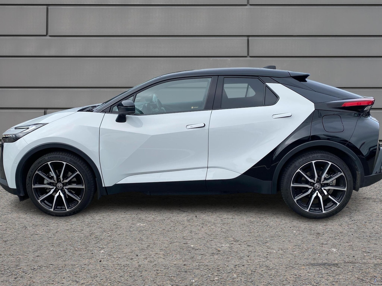 Used Toyota C-HR 2025 for sale - 76716826: Photo 17