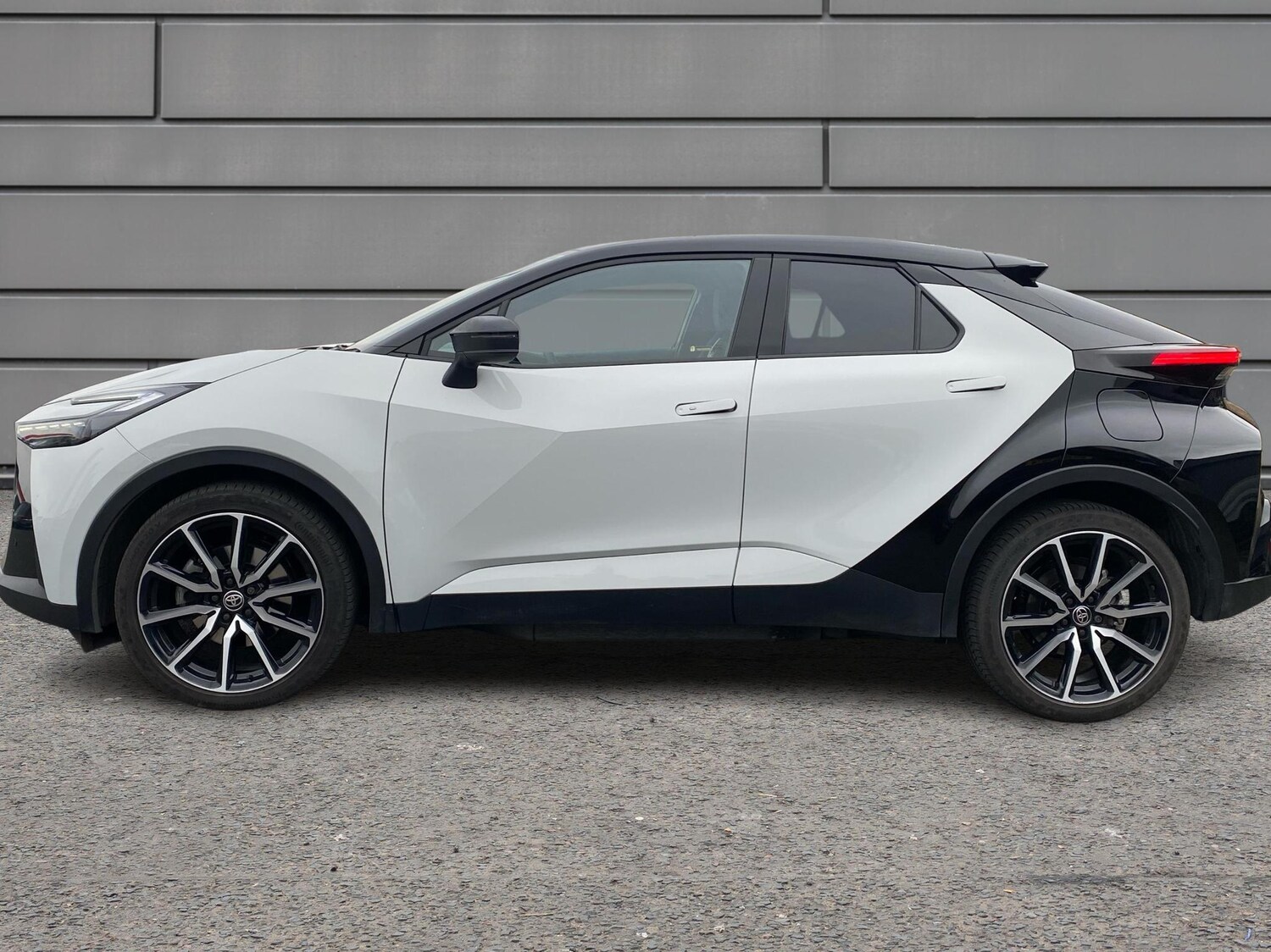 Used Toyota C-HR 2024 for sale - 76110810: Photo 17