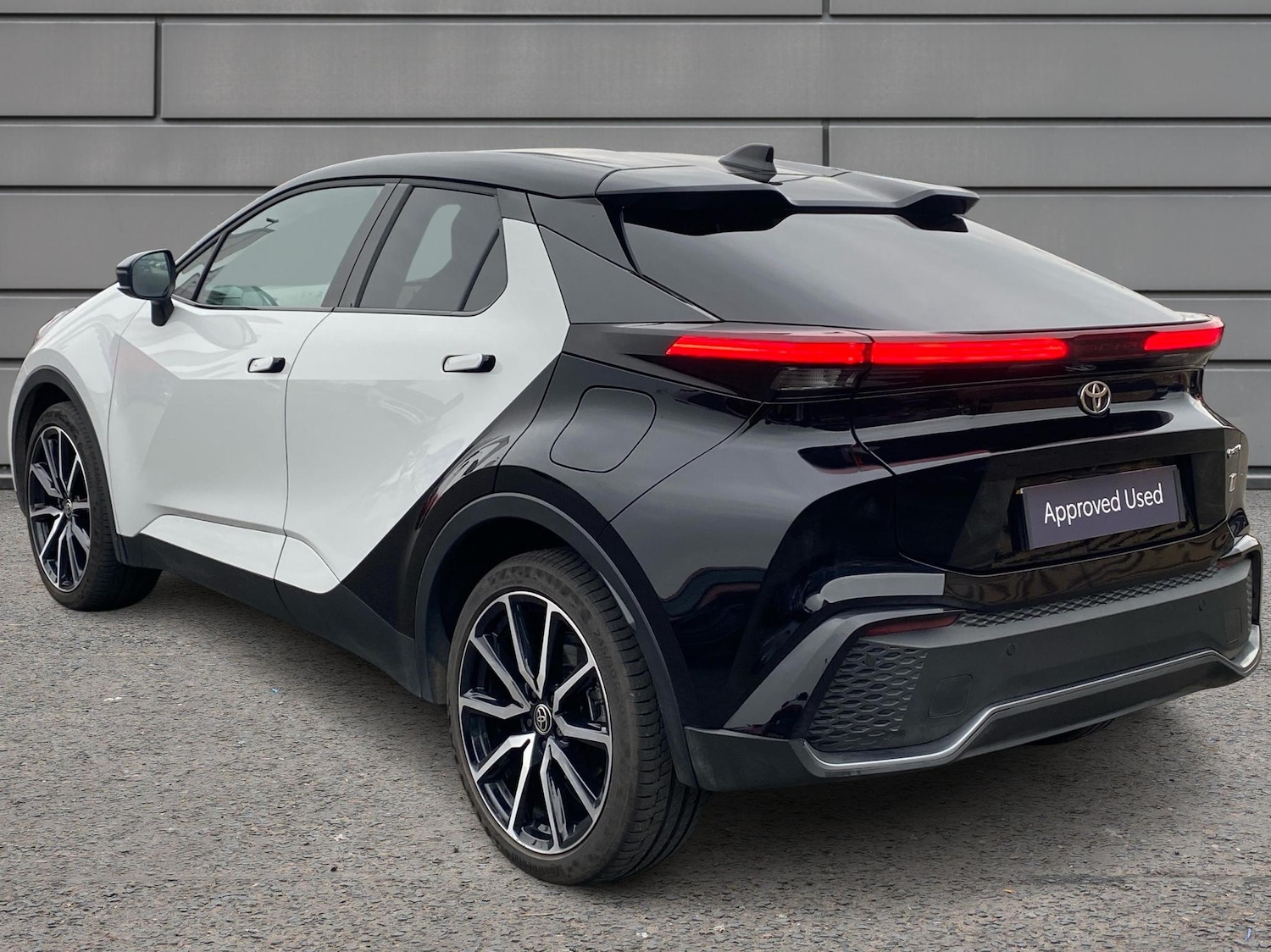 Used Toyota C-HR 2024 for sale - 76110810: Photo 4