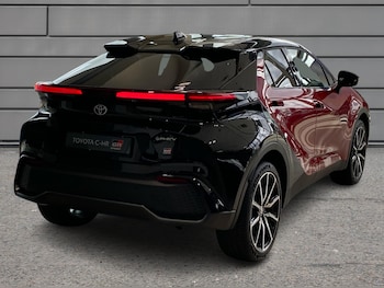 Used Toyota C-HR 2025 for sale - 76110667: Photo 2